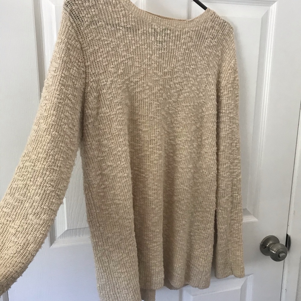 ‼️MOVING SALE - Must go - make an offer ‼️ 
Women’s Sweater